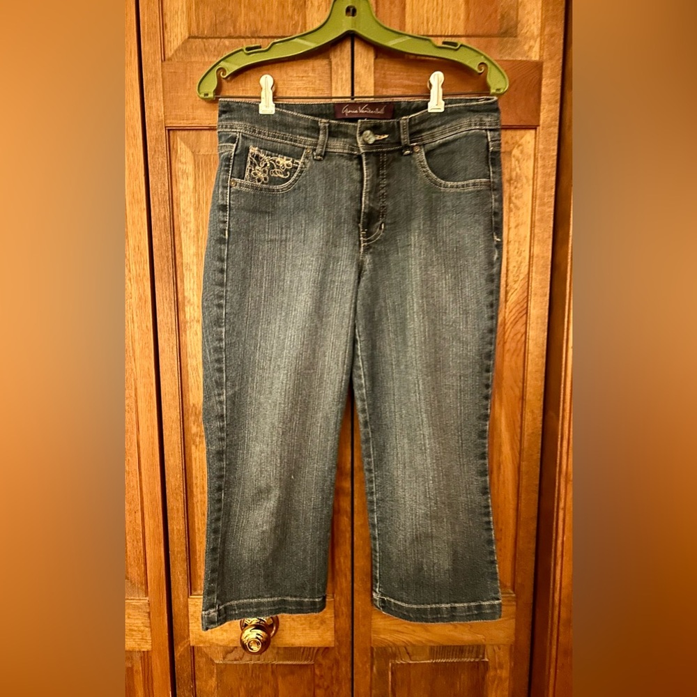 Gloria Vanderbilt Women’s Sz 6 Y2K Early 2000s Capri Jeans W/ Embroidery Details